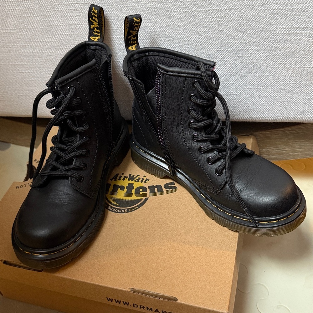 Girls Dr. Martens Black 1460 J Boots US sz 13